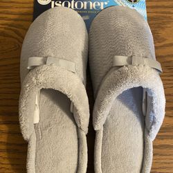 NWT Woman’s Isotoner Slippers Size Large 8.5-9