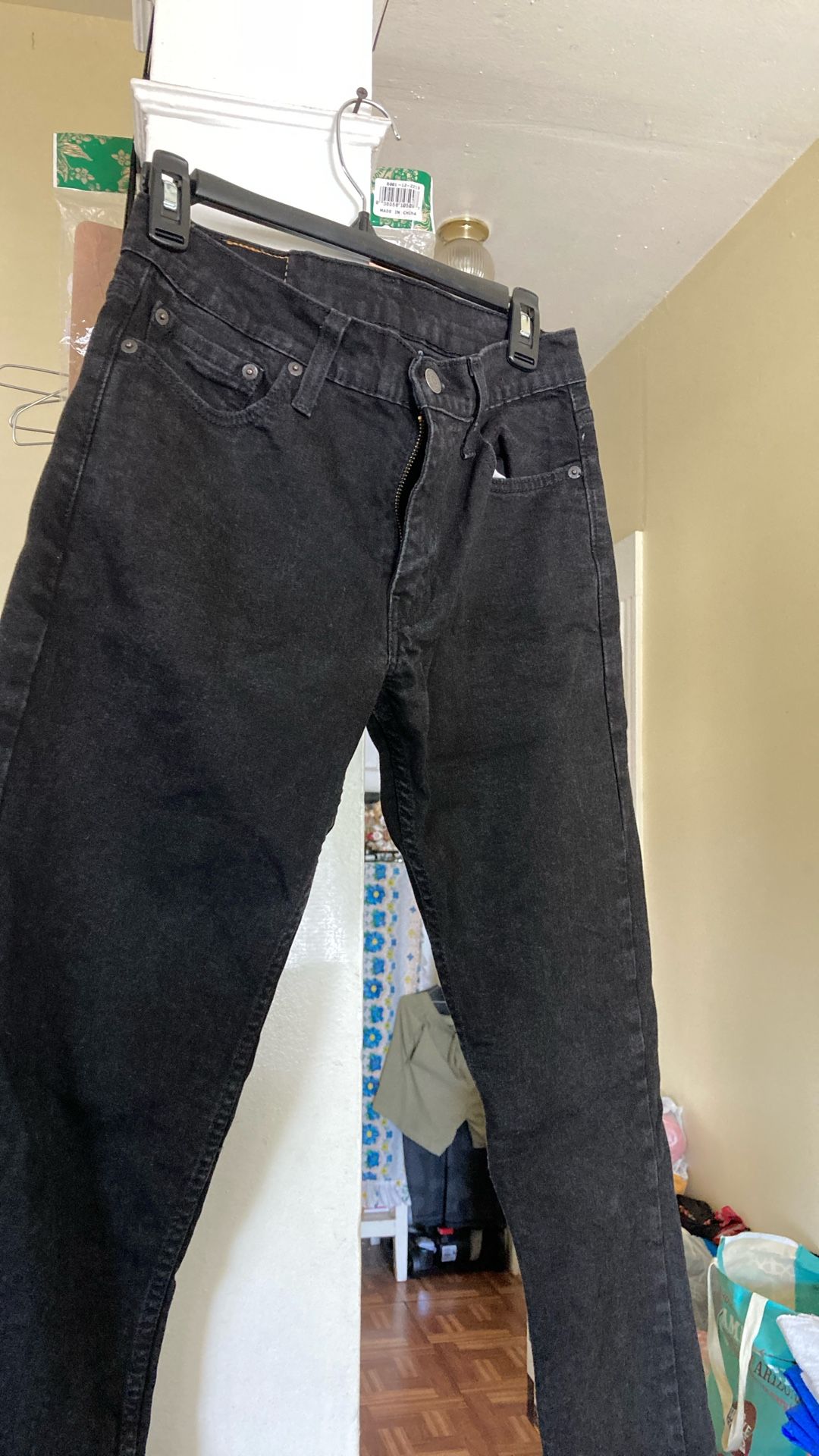 Levis. Pants. Size. 30 W. X. 34 L. Black