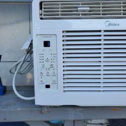 Use AC Window Unit Midea. Brand. 