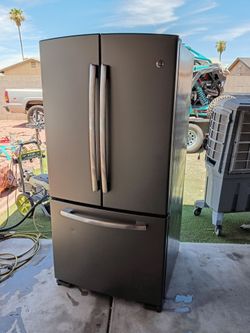 GE Gray Matte Refrigerator 32 "3/4 width