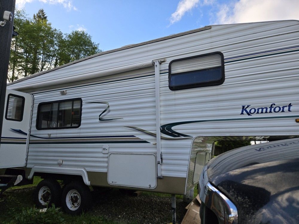 2003 Komfort 5th Wheel