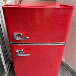 Retro Mini Fridge 