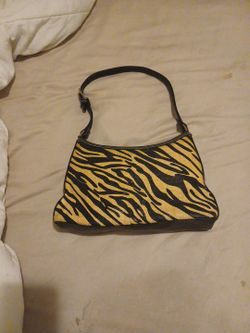 Med Size Leopard Textured Blk & Tan With Brown Charter Club Inner Snap 3 Divider With Red Interiour