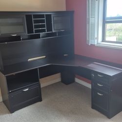 L-Shaped Office Desk with Hutch