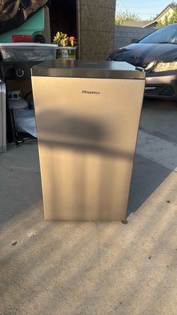Mini refrigerator 4.4 cu ft. 150 obo