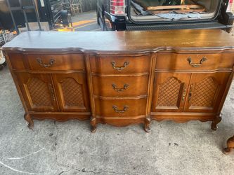 1970s dresser with a nightstand