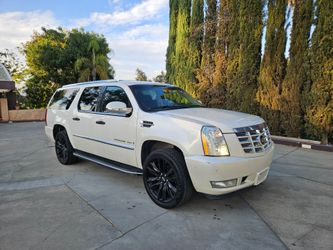 CADILLAC ESCALADE ESV PREMIUM,FULLY LOADED,CLEAN TITLE,3 TVS,NAV+BT