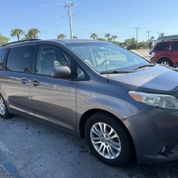 Toyota Sienna 2013
