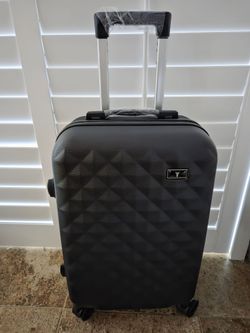 New 4 pc Travel Set