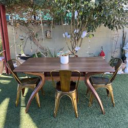 BEAUTIFUL DINING TABLE/ 4 METAL CHAIRS 