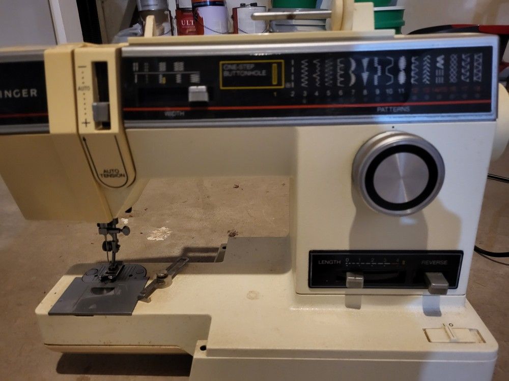 Singer Vintage Sewing Machine