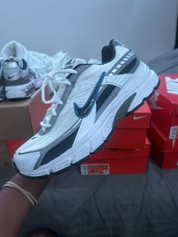 Nike Initiator SIZE 7.5