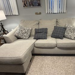 Modern Sectional Sofa with Chaise – Excellent Condition