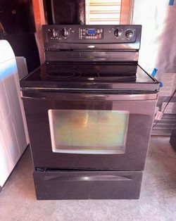 Black Whirlpool Electric Flat Top Stove Oven Range
