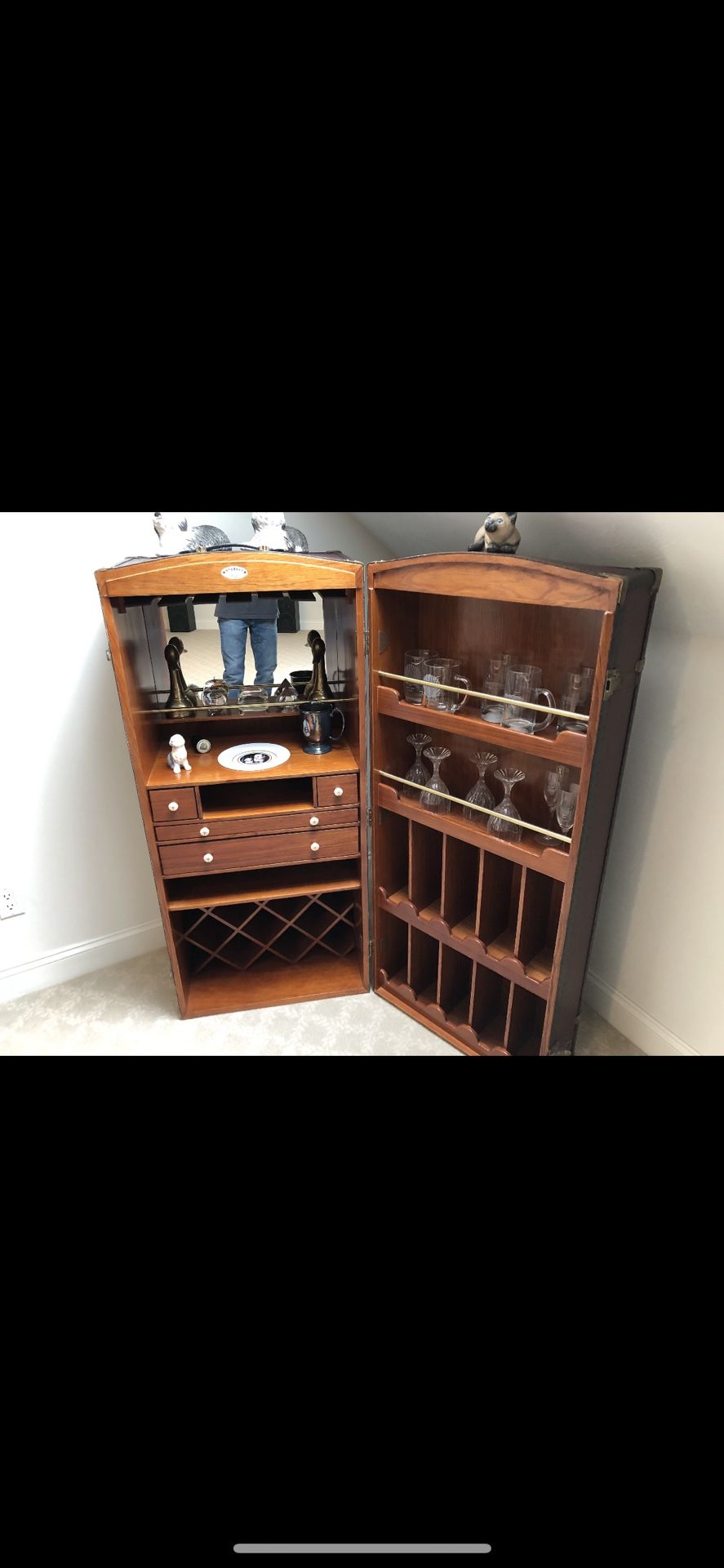 Traveling Bar Trunk