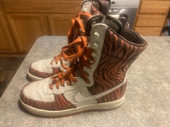 Women’s Exclusive Tiger Print Safari High top Air Force Size 9.5 