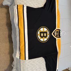 Official Bruins NHL Hockey Sweater 