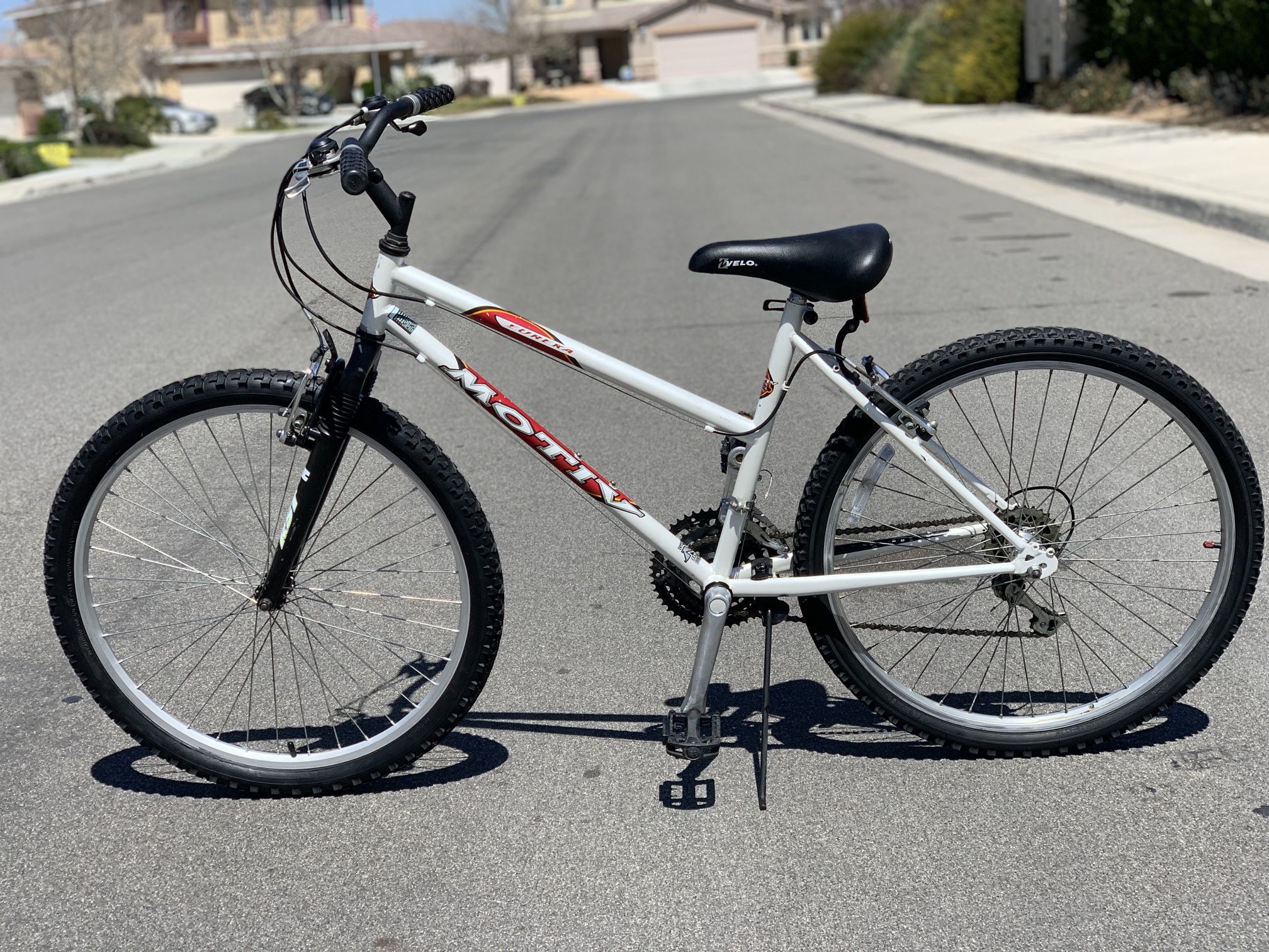 Motiv Eureka 26 21 Speed Mountain Bike with Front Suspension for