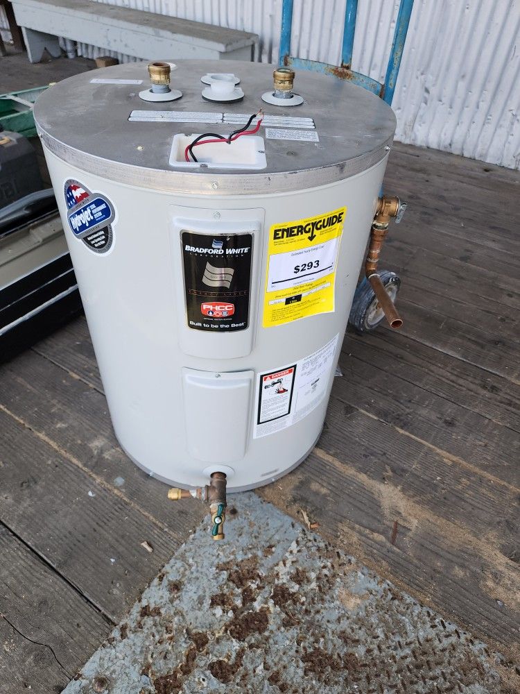 28 gallon  bradford white water heater. Less than 1 year old.