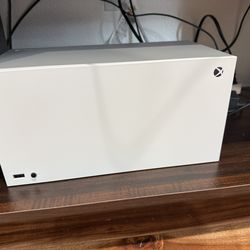 Xbox series X with HDMI cable