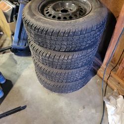 Studded Snow Tires 195/70R14