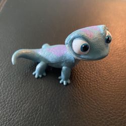 Disneys Frozen 2 Bruni Salamander Toy Figure 