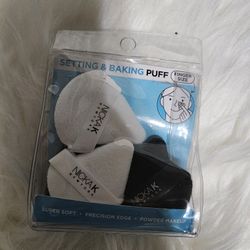 Nicka K New York Setting & Baking Puff Finger Size, a set of mini triangular makeup puffs 