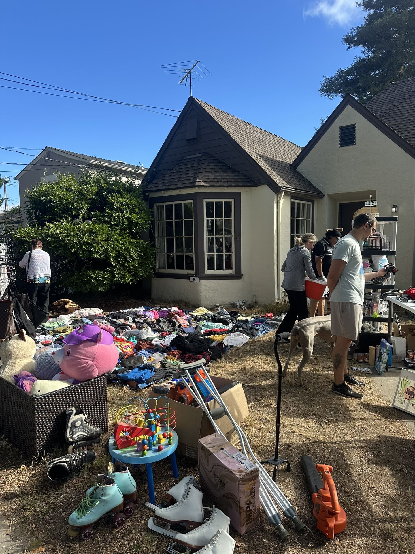 GIANT YARD SALE 8/2 - 30 Stanley rd Burlingame 