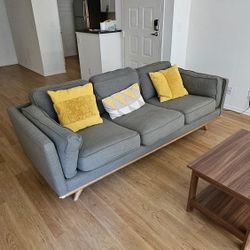 Green Couch With Pillows 