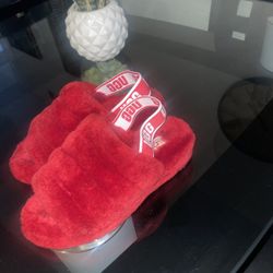 UGG Fluff Yeah Slippers – Red – Women’s Size 7