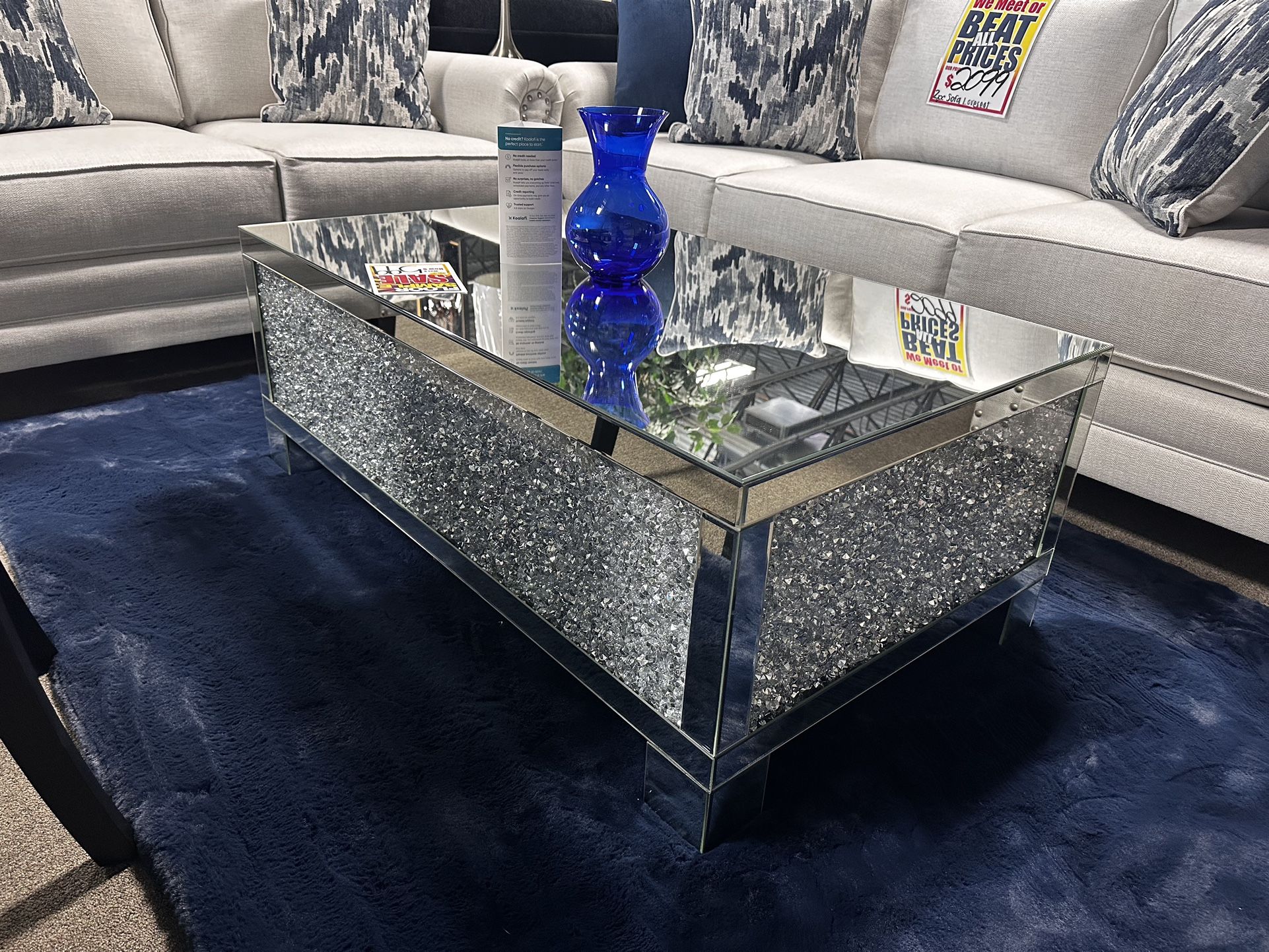 Gorgeous Mirrored Coffee Table! $499 🚨🩷
