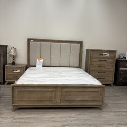 NEW QUEEN SOLID WOOD BEDROOM SET ( Available in King )