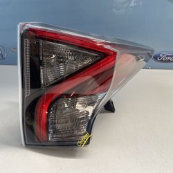 2016-2018 TOYOTA PRIUS RH TAIL LIGHT