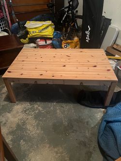 Coffee table with 2 drawers