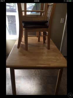 Dinner table with 6 chairs