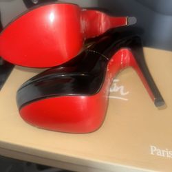 BLACK PLATFORM RED HEELS SOLE 