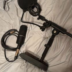 Audio Technica At2035 With Stand And Mic