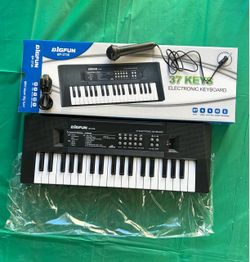 Brand New Kids Keyboard Piano, 37 Keys Piano with Microphone & USB Cable, Educational Music Instrument