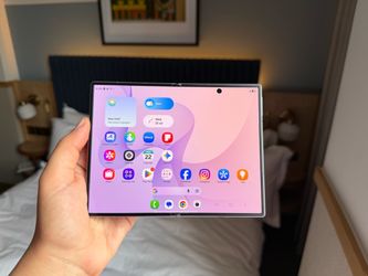 Galaxy fold 8 box included unlocked for any phone carrier new condition 256GB