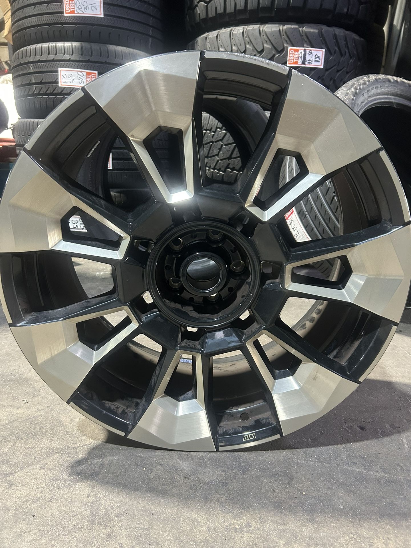 1 USED BMW (black&gold) XM RIM 23”….10x23”