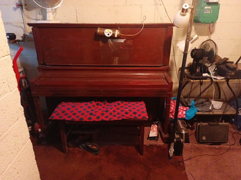 Free Vintage Piano Good Condition Works Just Needs A Tune-up