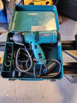 Makita Electric Impact With Sockets
