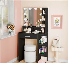 Brand New makeup vanity