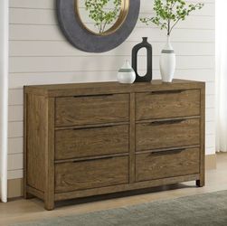 Universal Broadmoore Baylor 6-Drawer Dresser New Scratch and Dent