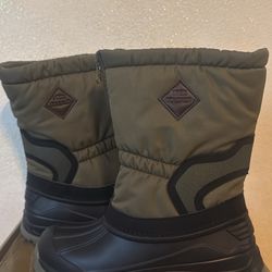 Free Solider Green Kids Snow Boots Size 3