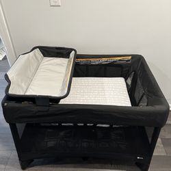 4moms Breeze Plus Portable PlayPen