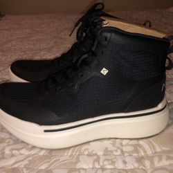 AHNU Unisex Model Shoes 