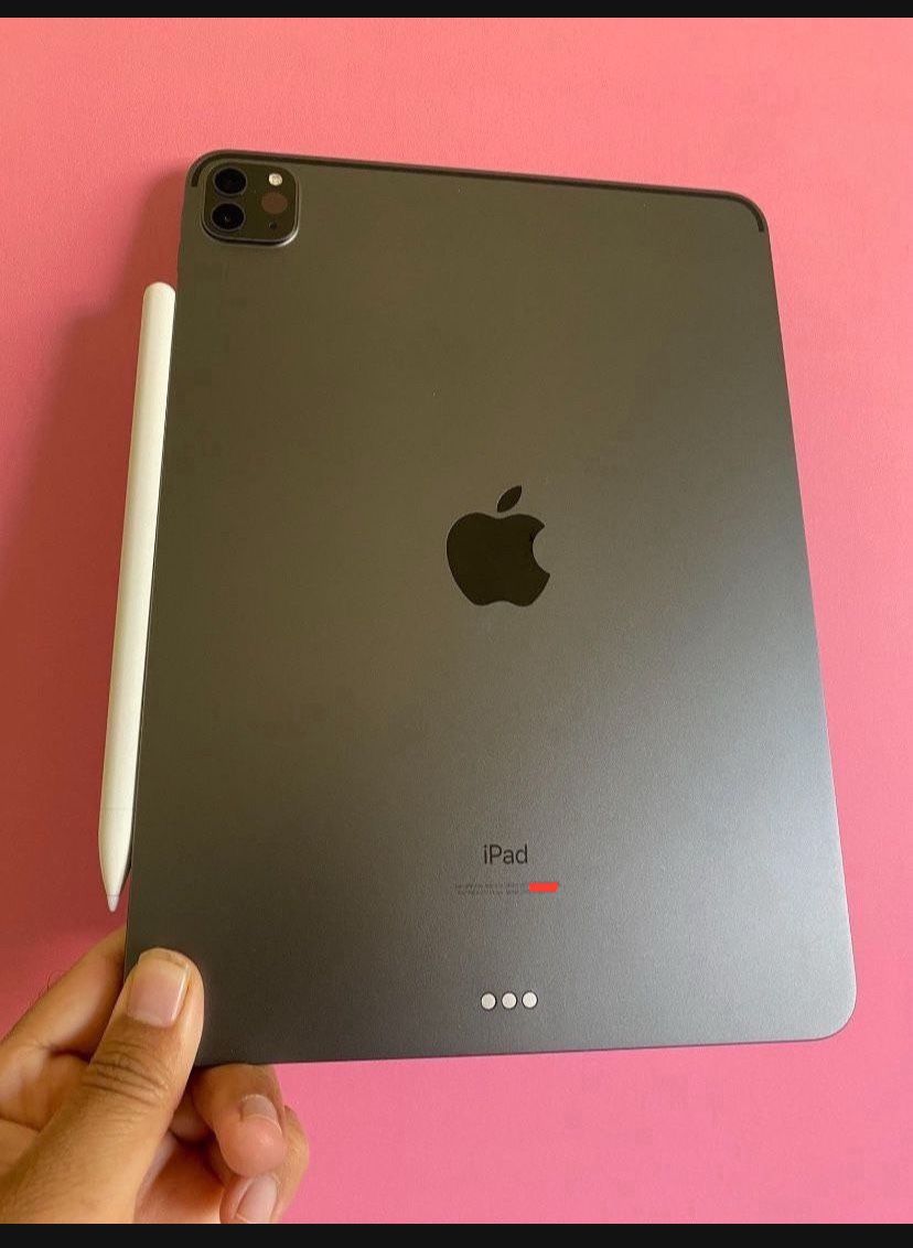  Apple IPad Pro 11” 2nd Generation (2020 Model/ Liquid Retina / Face ID) 128GB with Keyboard, pen & Accessories (512GB $599) 