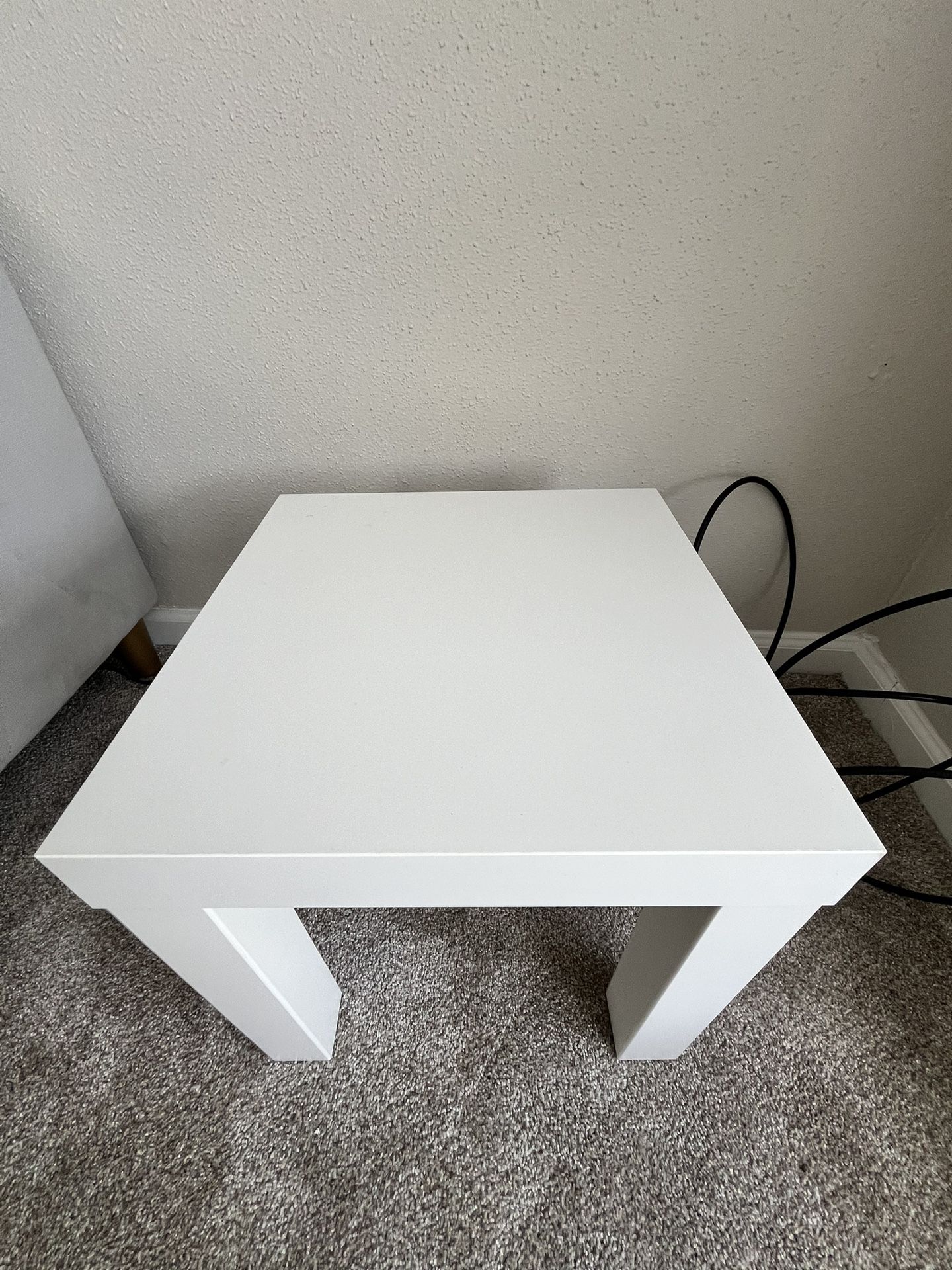 White nightstand. Small size 