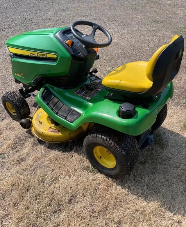 2016 John Deere X300, 42” deck, Kawasaki